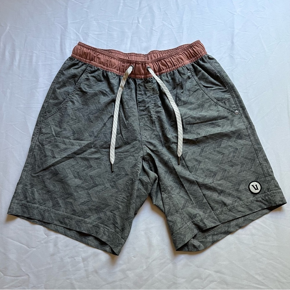 VUORI mens grey chevron zig zag‎ print contrast elastic drawstring waist shorts
